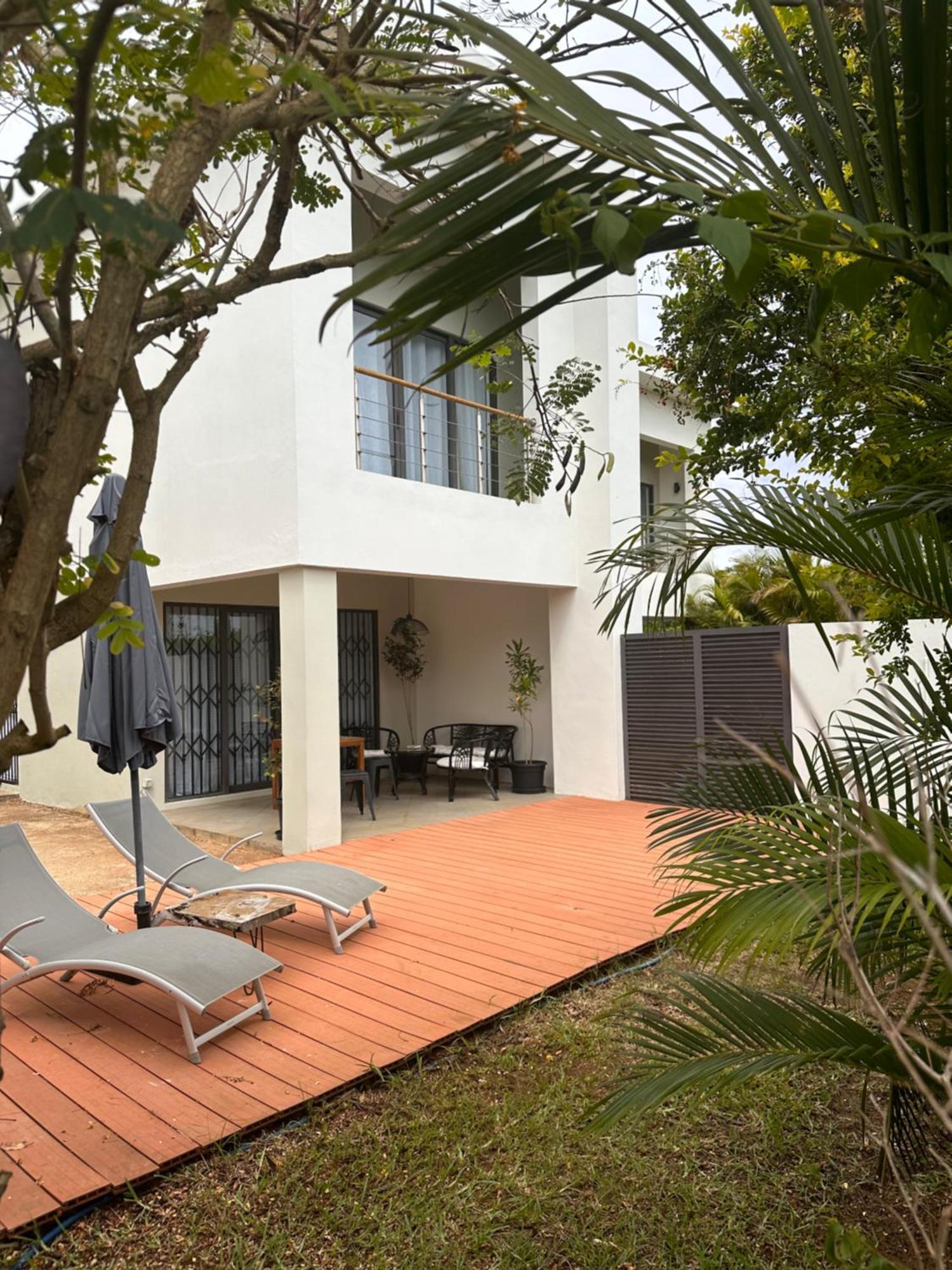 Modern Villa In Grand Bay - Short Walk To Beach Bagian luar foto