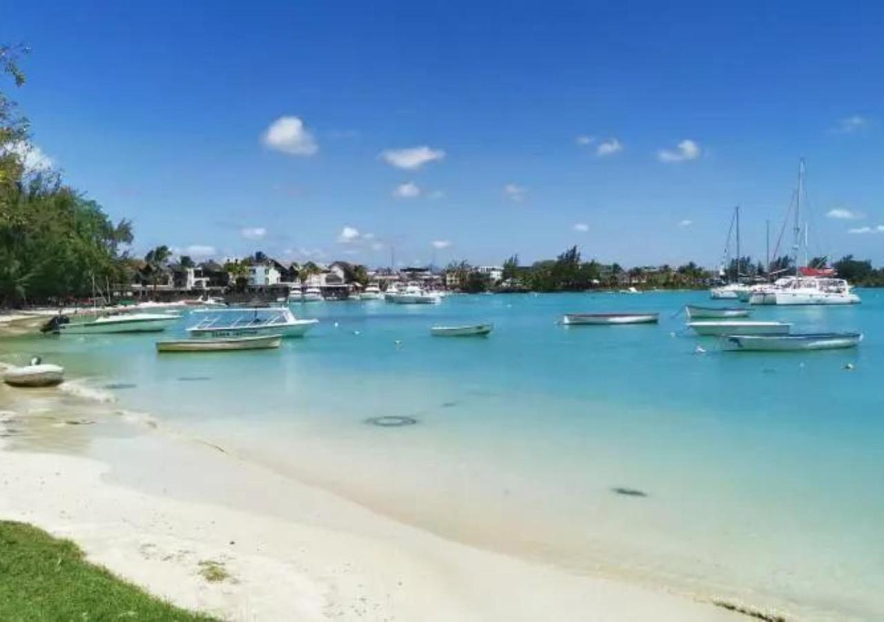 Modern Villa In Grand Bay - Short Walk To Beach Bagian luar foto