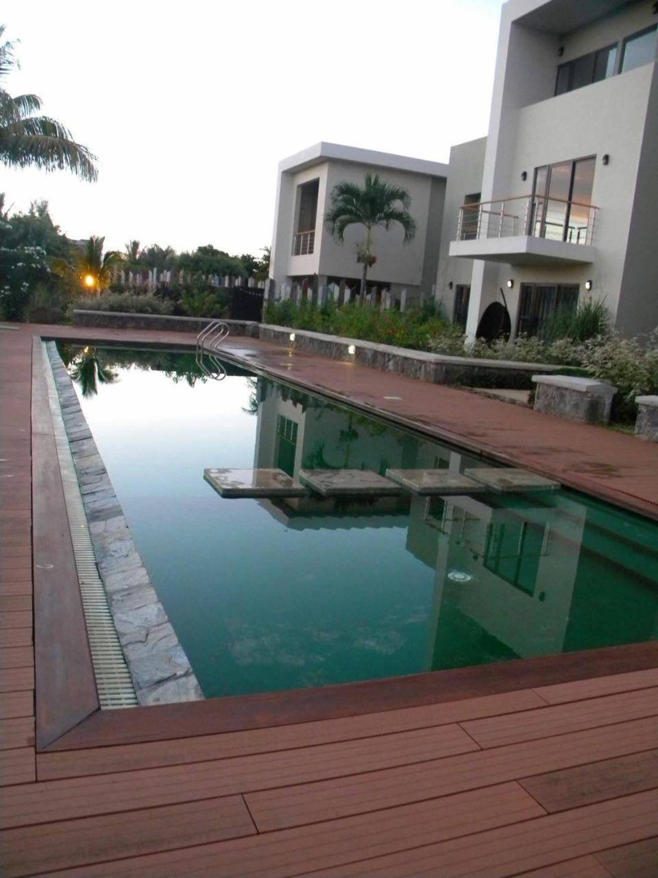 Modern Villa In Grand Bay - Short Walk To Beach Bagian luar foto