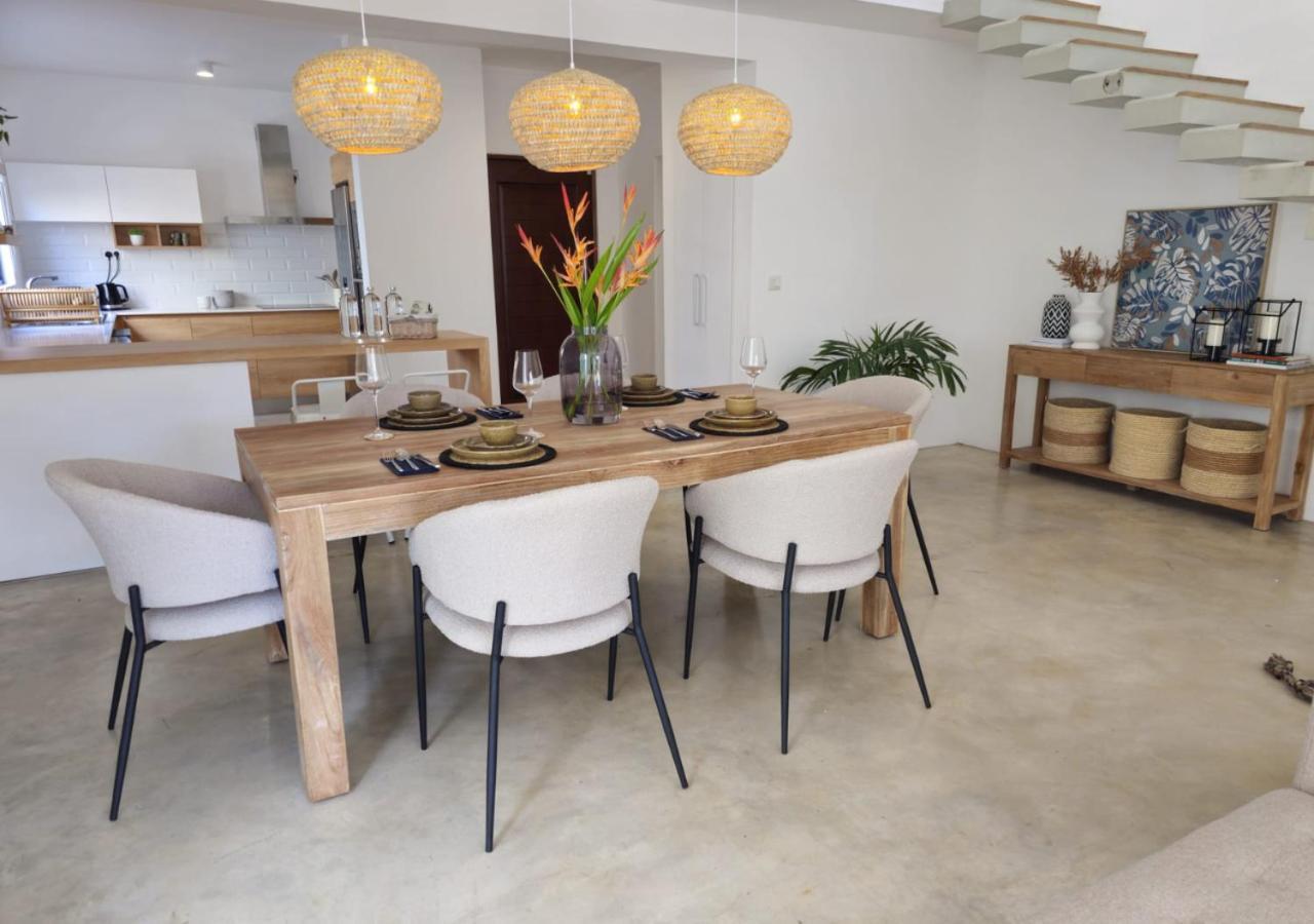 Modern Villa In Grand Bay - Short Walk To Beach Bagian luar foto