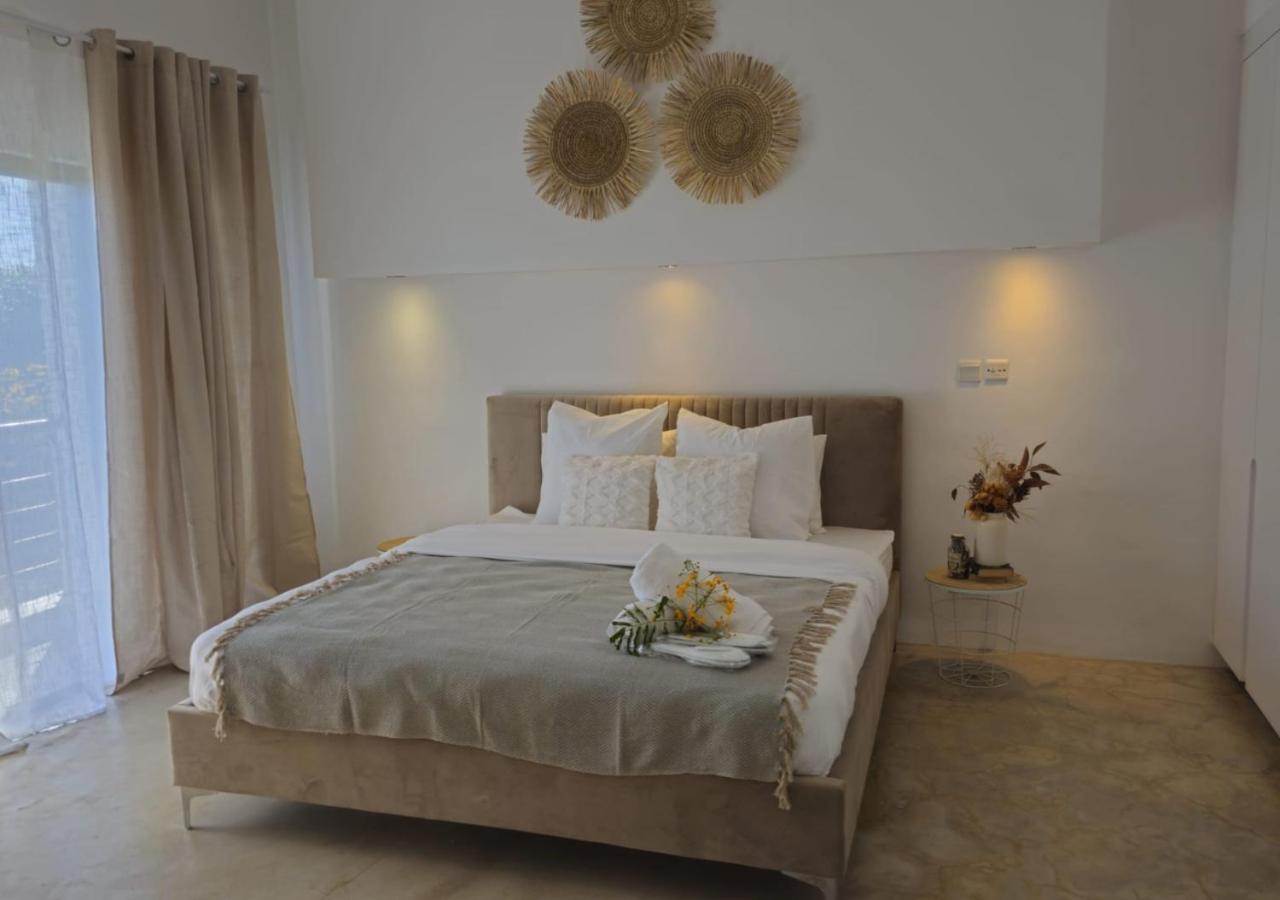 Modern Villa In Grand Bay - Short Walk To Beach Bagian luar foto