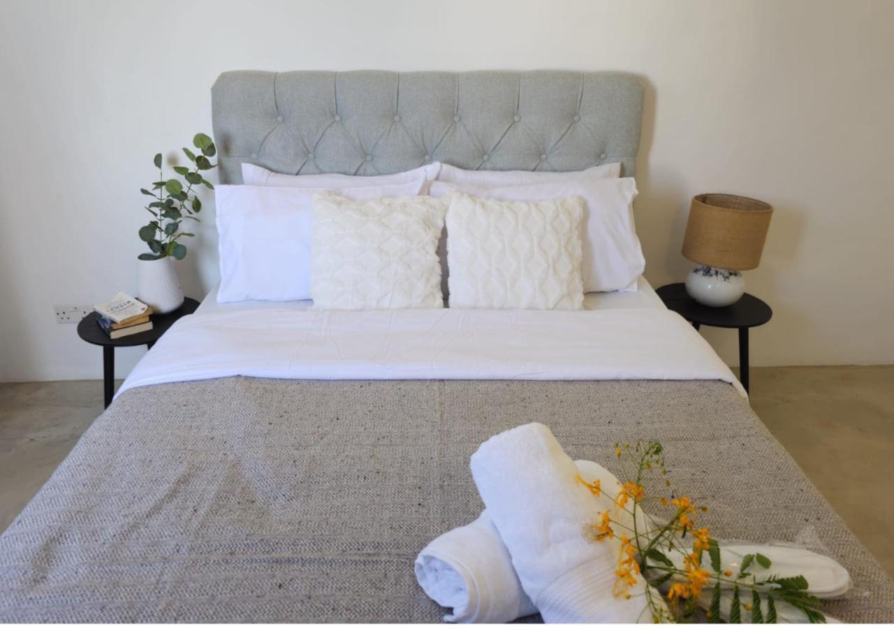 Modern Villa In Grand Bay - Short Walk To Beach Bagian luar foto