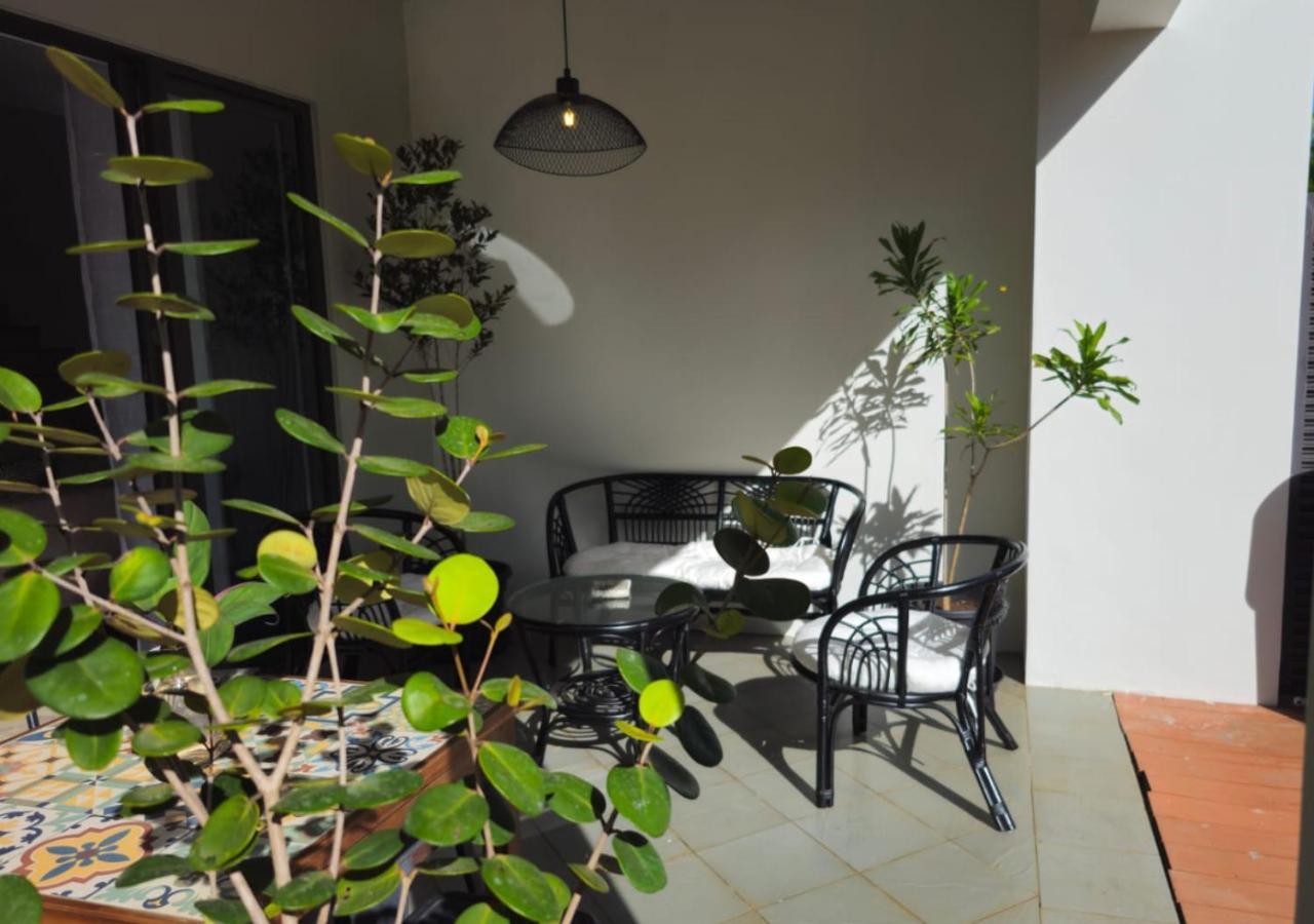 Modern Villa In Grand Bay - Short Walk To Beach Bagian luar foto