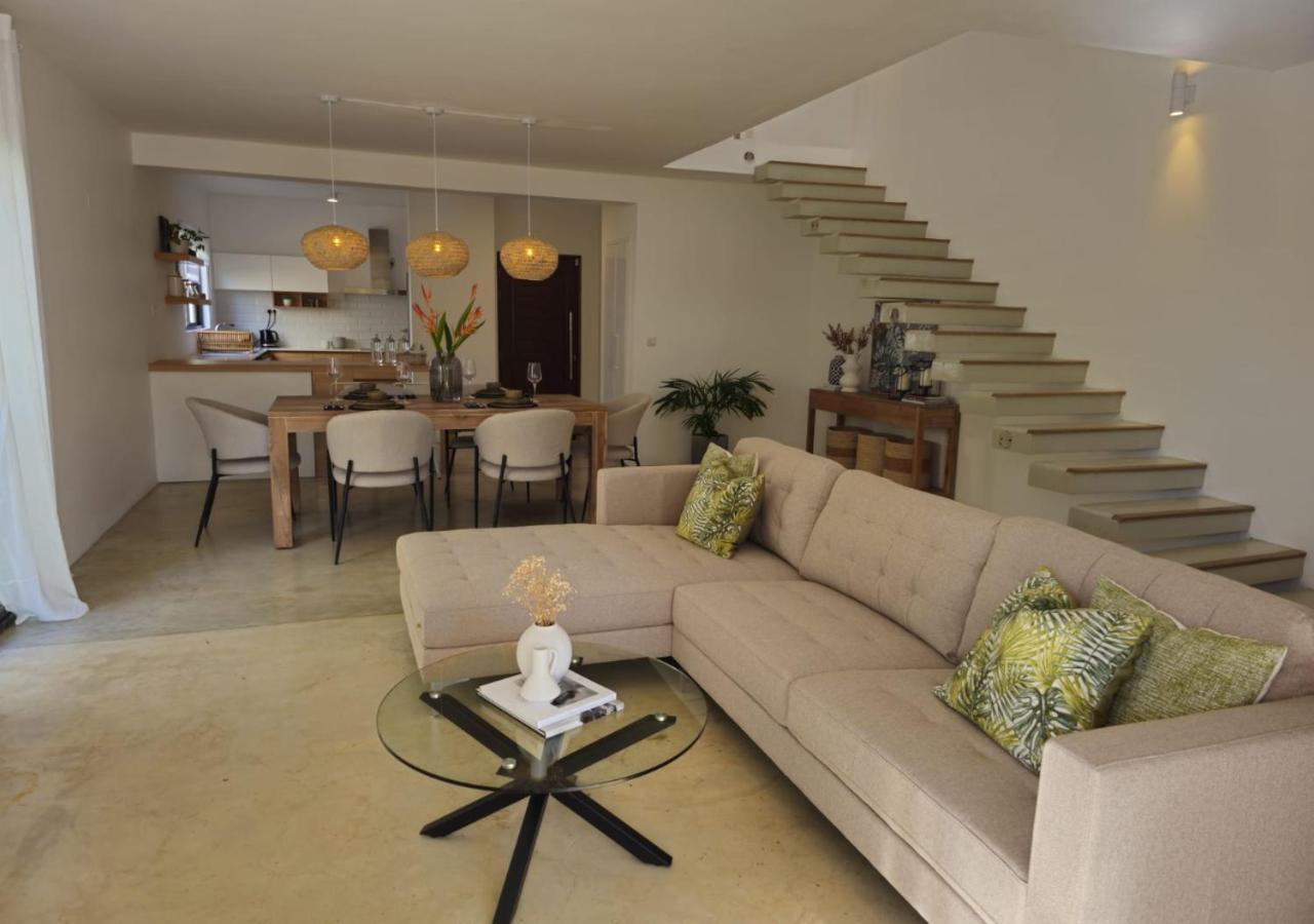 Modern Villa In Grand Bay - Short Walk To Beach Bagian luar foto