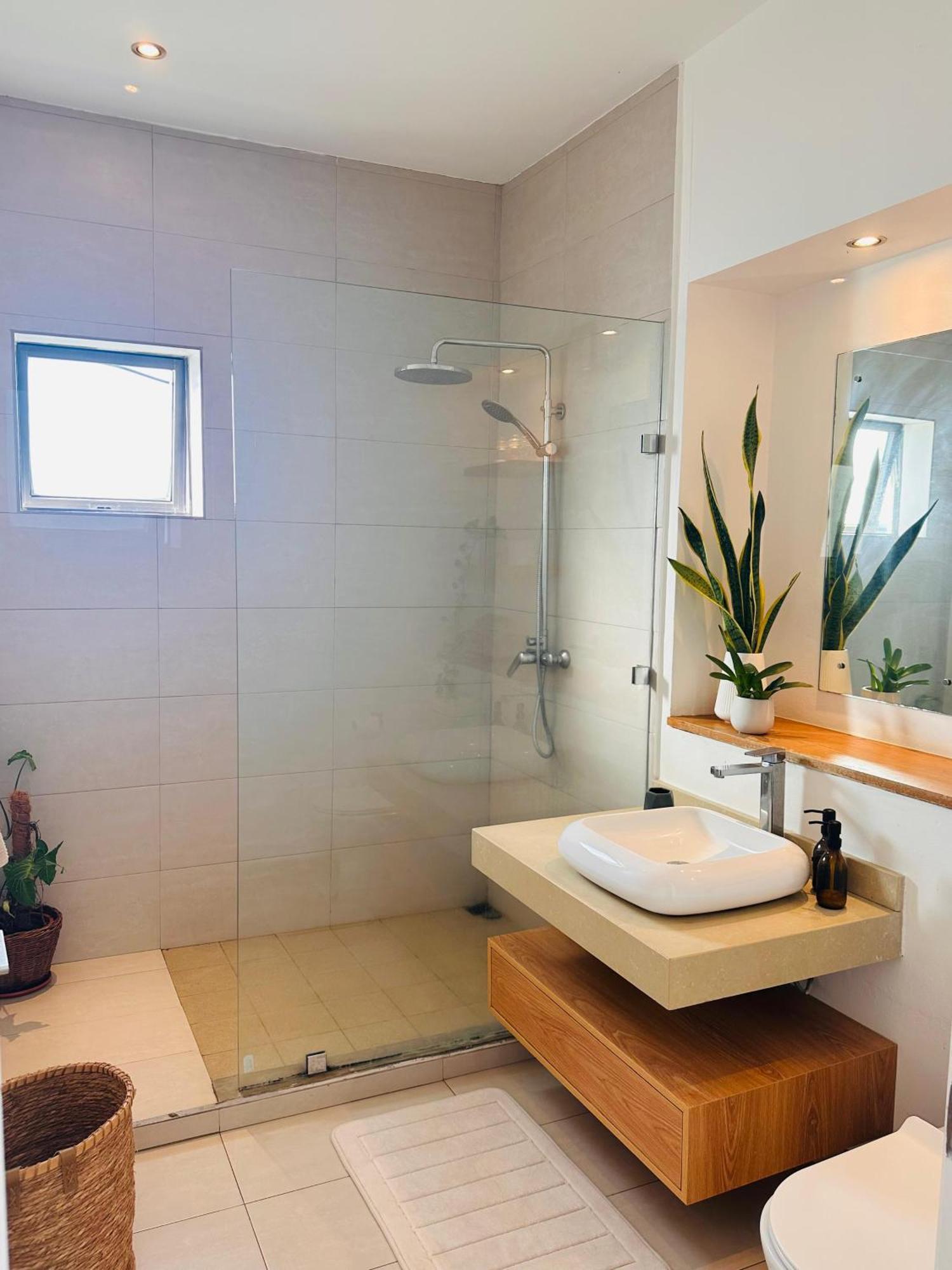 Modern Villa In Grand Bay - Short Walk To Beach Bagian luar foto