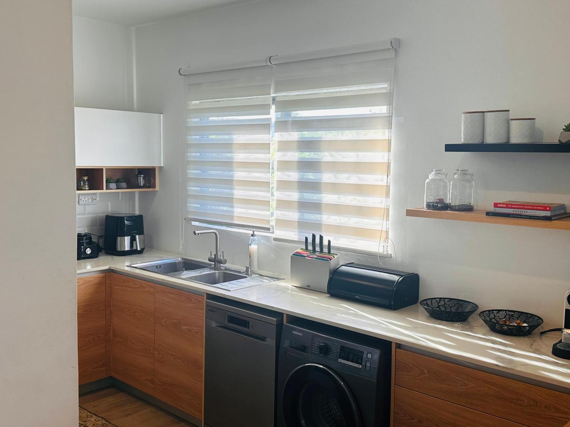 Modern Villa In Grand Bay - Short Walk To Beach Bagian luar foto