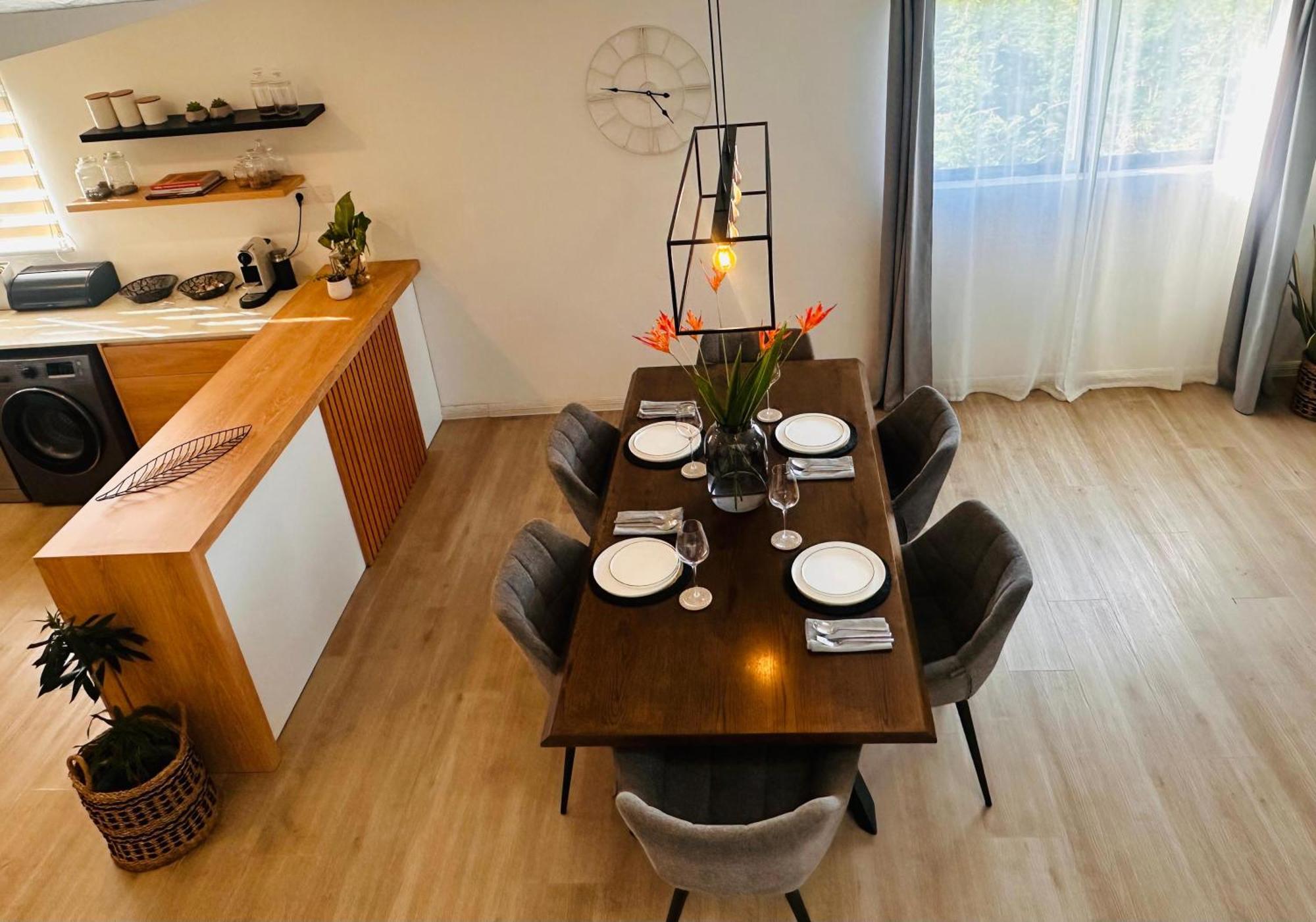 Modern Villa In Grand Bay - Short Walk To Beach Bagian luar foto