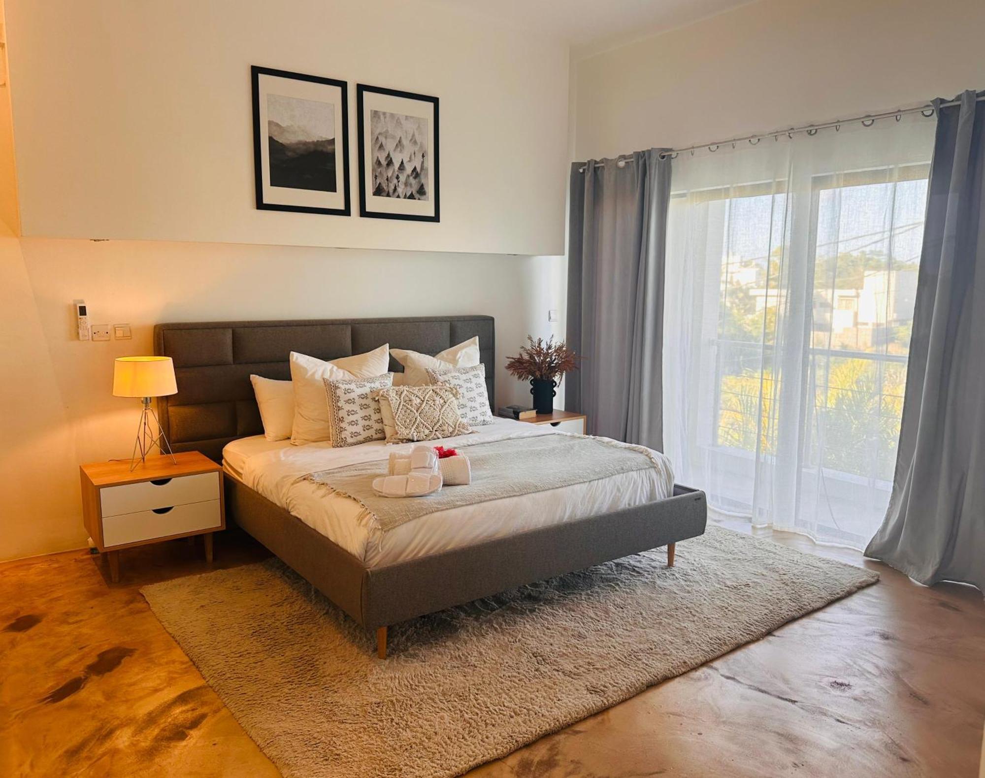 Modern Villa In Grand Bay - Short Walk To Beach Bagian luar foto