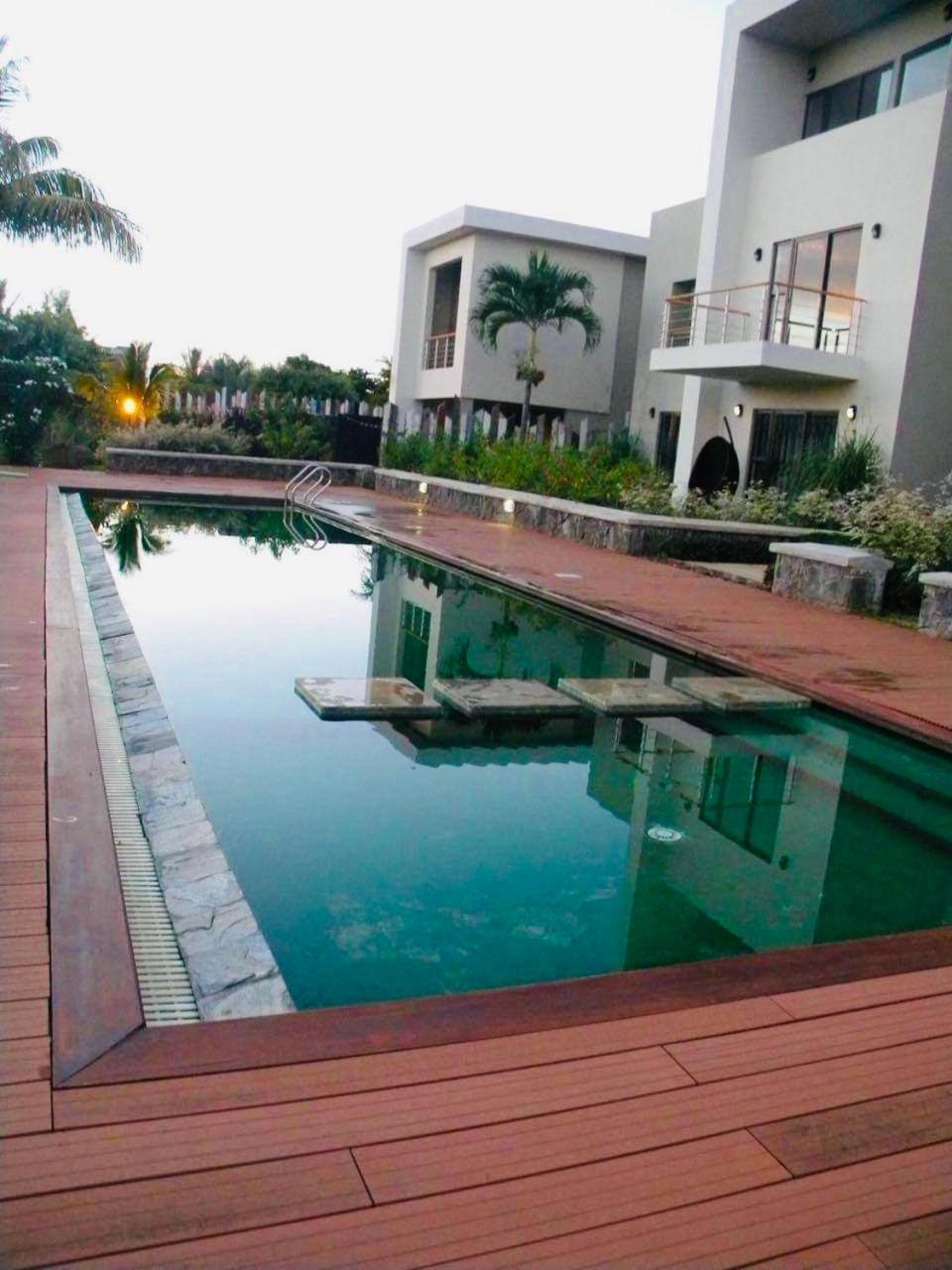 Modern Villa In Grand Bay - Short Walk To Beach Bagian luar foto