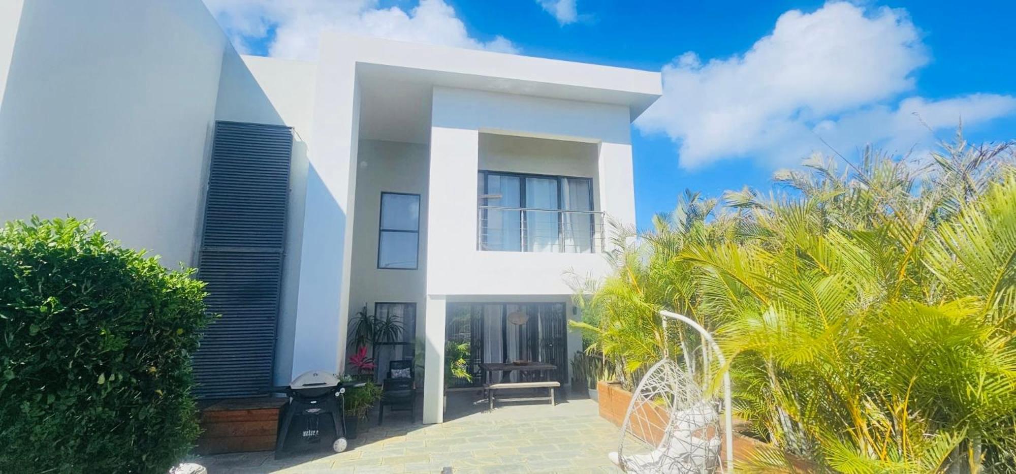 Modern Villa In Grand Bay - Short Walk To Beach Bagian luar foto