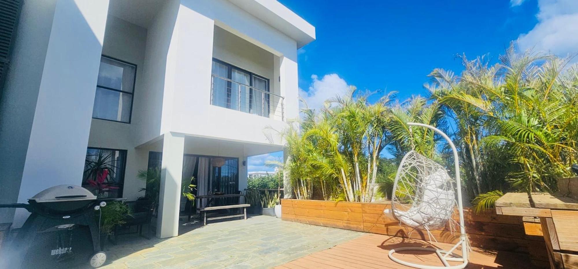 Modern Villa In Grand Bay - Short Walk To Beach Bagian luar foto